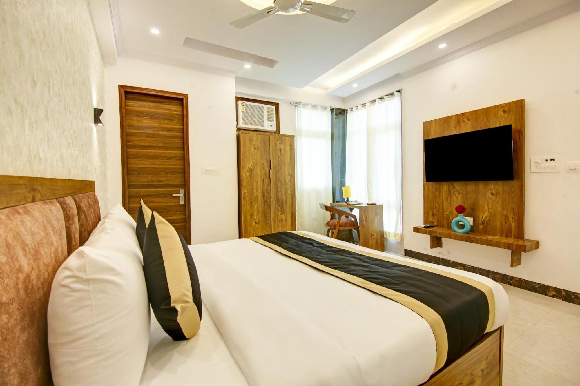 Hotel The Emporio Grand Near Vaishali Metro Station Ghaziabad Εξωτερικό φωτογραφία