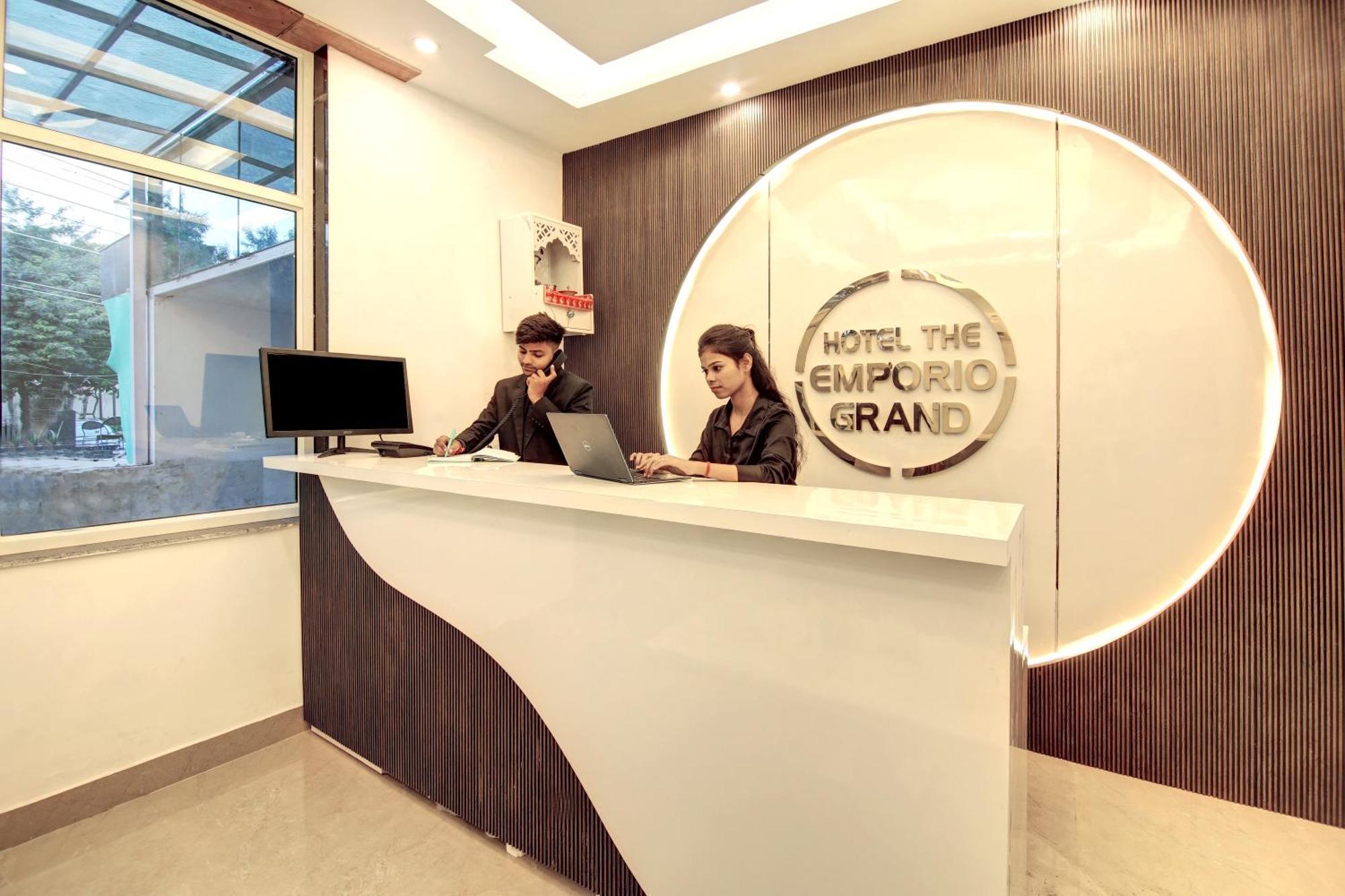 Hotel The Emporio Grand Near Vaishali Metro Station Ghaziabad Εξωτερικό φωτογραφία